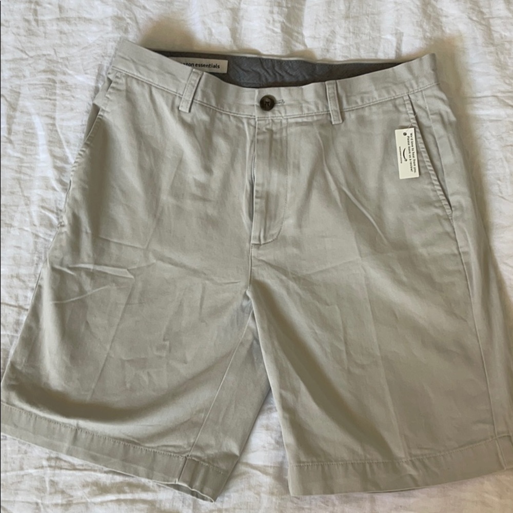 Amazon essentials BNWT shorts 32inch